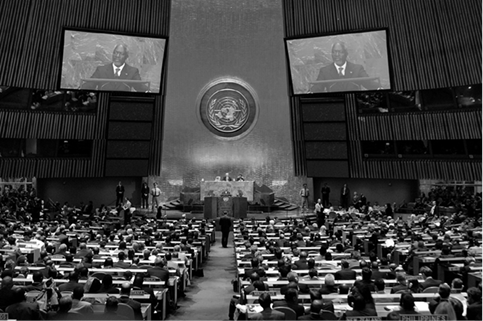 UN Secretary-General Kofi Annan addresses the High-level Plenary Meeting of the 2005 World Summit, New York, 14 September 2005. [UN Photo/Paulo Filgueiras]