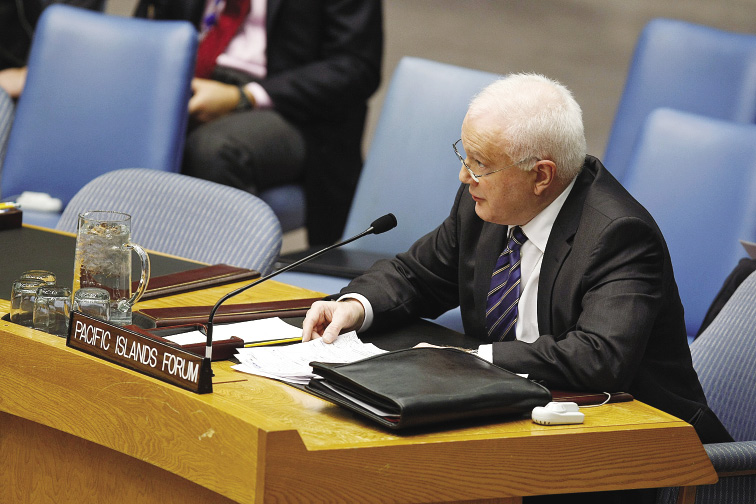 The Australian Permanent Representative to the United Nations, Gary Quinlan, on behalf of the Pacific Islands Forum, addressing a Security Council debate on UN cooperation with regional organisations, New York, 13 January 2010. [UN Photo/Paulo Filgueiras]