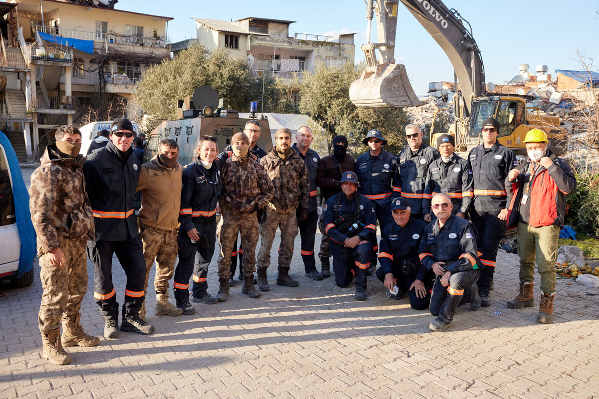 Group photo of members of the Australian disaster assistance response team with Türkiye first responders during the aftermath of the earthquake in Türkiye in 2023.