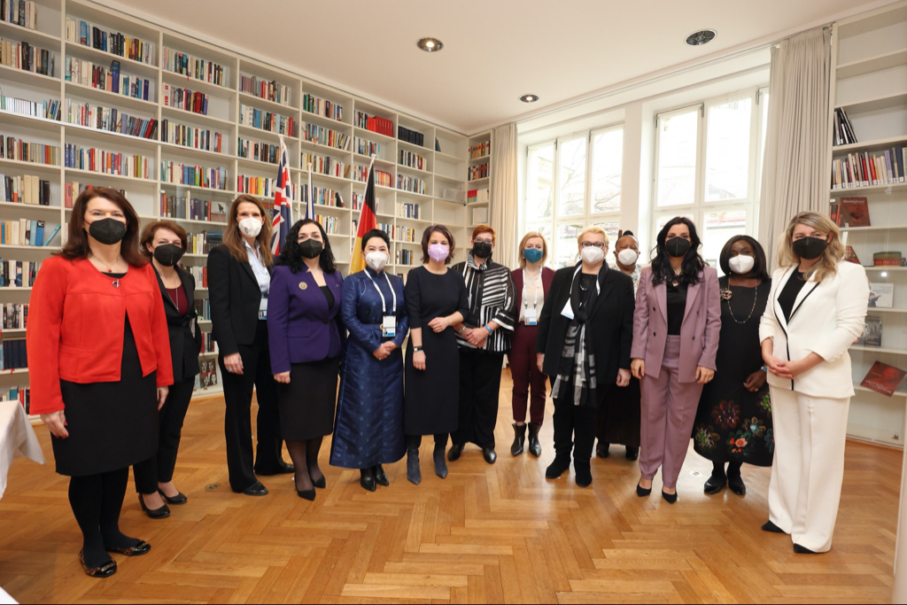 Group photo of Female Foreign Ministers’ Breakfast.