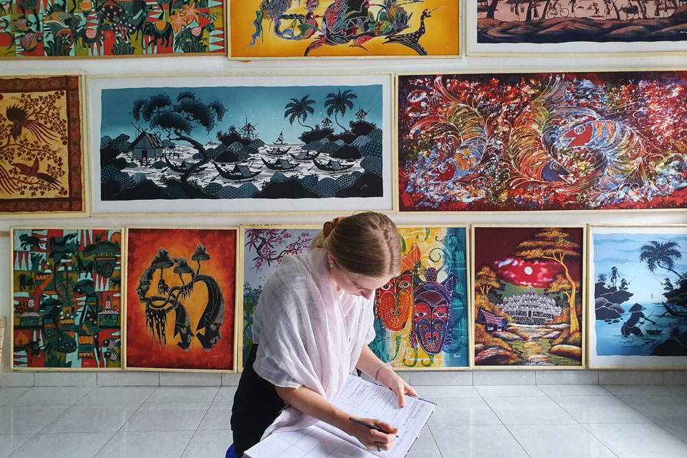 Photo of Molly buying local art off Malioboro St in Yogyakarta.