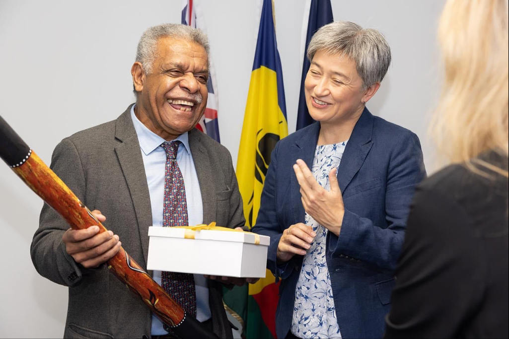 Senator Penny Wong gifting President Louis Mapou with didgeridoo