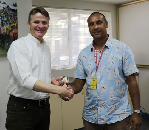 Photo of HE High Commissioner and Mayor of the Torres Strait Regional Council shaking hands.