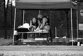 Two U.S. Experts in a tent neutralising an OCW.