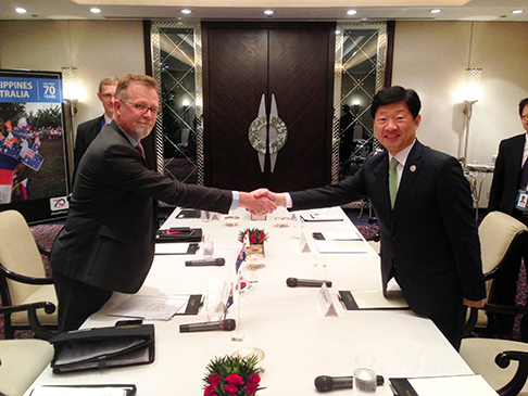 Acting Deputy Secretary Justin Brown and Korean Deputy Minister for Trade Tae-hee Woo shaking hands