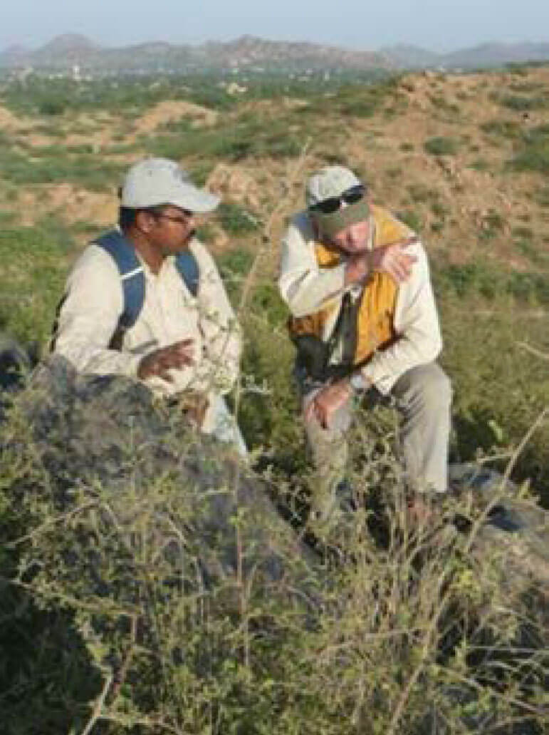 Staff members from Geoscience Australia and Geological Survey of India on a site visit