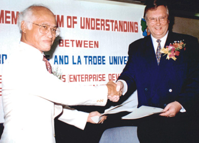 Photo of Tan Sri Datuk Seri Panglima Dr. Abdul Rahman Arshad and Michael Osborne