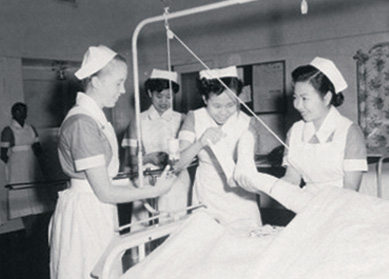 Photo of Three nurses from Malaya training with Australian colleagues