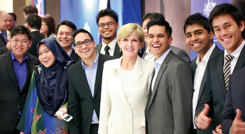 Photo of Foreign Minister Julie Bishop with alumni of Australian universities