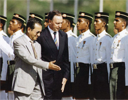 Photo of Tun Dr Mahathir Mohamad with Paul Keating during his visit to Malaysia in 1996.