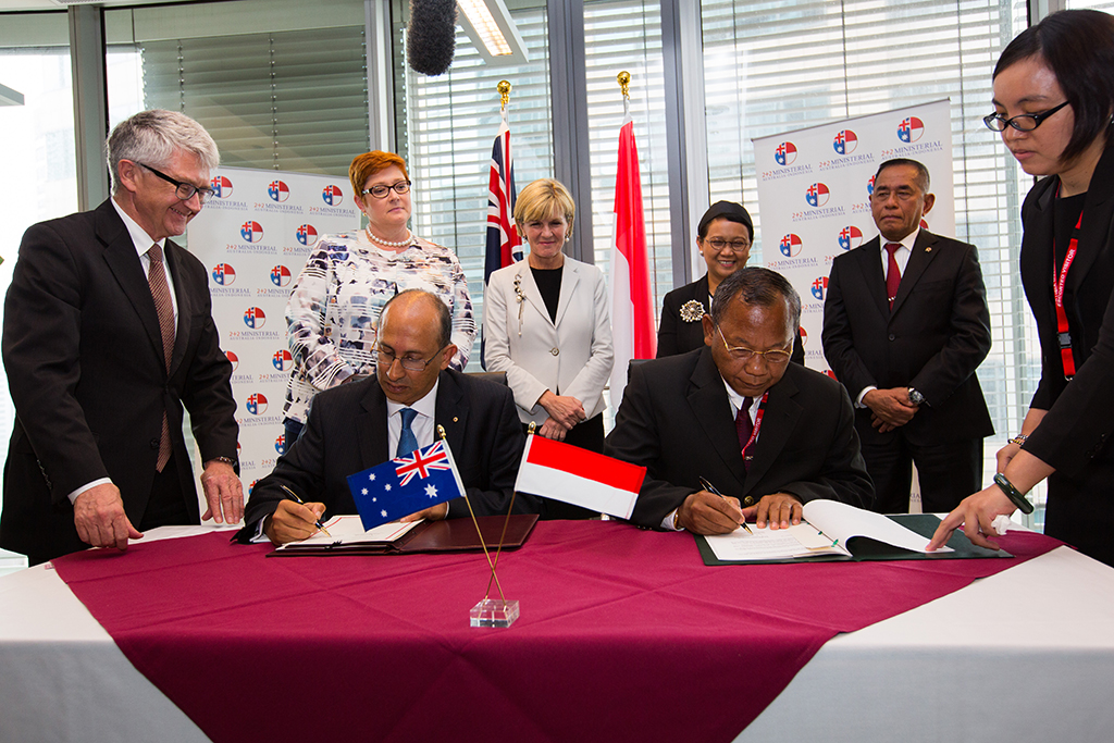 DFAT Secretary Peter Varghese signing the Australia–Indonesia Counter-Terrorism Cooperation MOU. [DFAT/Will Perez Ronderos]