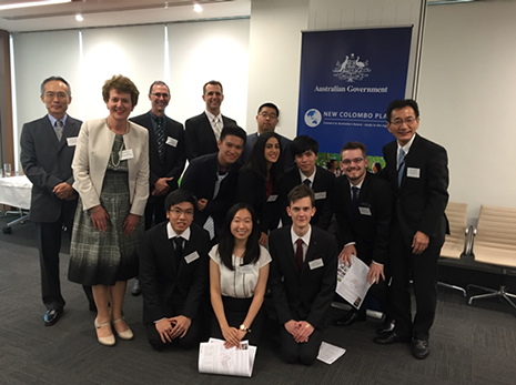 Group photo of Mitsui and Co staff, UTS staff and students.