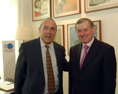 Simon Crean, Australian Minister for Trade and OECD Secretary General, Angel Gurría (left) at the 2008 Ministerial Council Meeting.