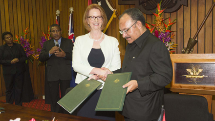 Prime Minister Julia Gillard shanking hands with Prime Minister of Papua New Guinea The Hon Peter O'Neill CMG MP.