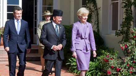 Parliamentary Secretary Thistlethwaite, His Majesty Sultan Haji Hassanal Bolkiah Mu'izzaddin Waddaulah, Sultan and Yang Di-Pertuan of Brunei Darussalam and Governor-General, Her Excellency Ms Quentin Bryce AC CVO.